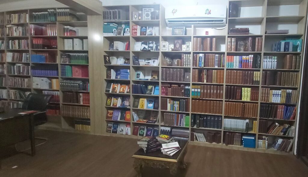 تصویر کتابخانه فروشگاه الماس سرخ